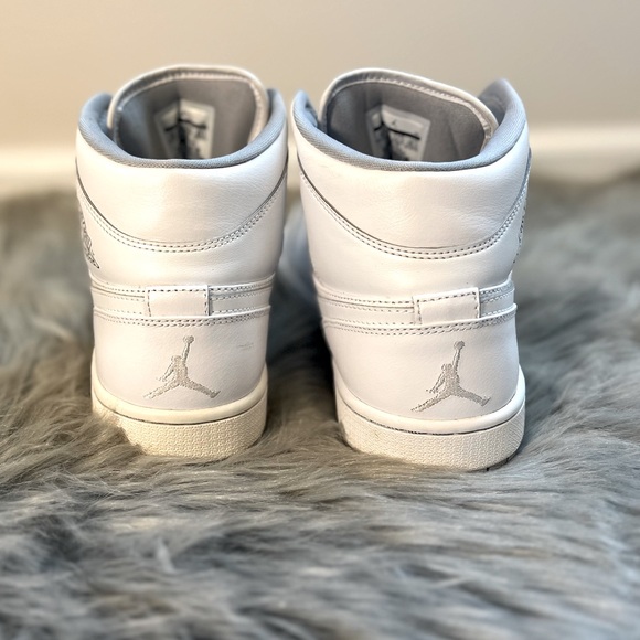 Nike Air Jordan 1 Mid ‘White Wolf Grey’ Shoes Men’s size 10.5 - Picture 7 of 8